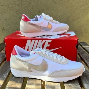 NIKE NWT NIB daybreak womens shoes white + metallic size 9